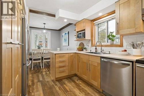 522 Glendene Crescent, Waterloo, ON - Indoor Photo Showing Kitchen With Upgraded Kitchen