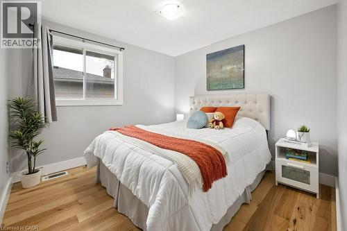 522 Glendene Crescent, Waterloo, ON - Indoor Photo Showing Bedroom