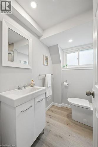 522 Glendene Crescent, Waterloo, ON - Indoor Photo Showing Bathroom