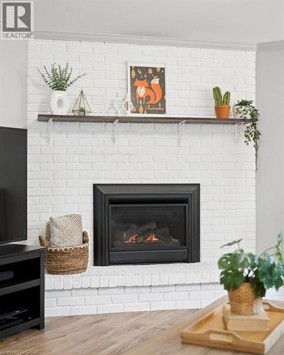 Gas fireplace 2019 - 522 Glendene Crescent, Waterloo, ON - Indoor Photo Showing Living Room With Fireplace