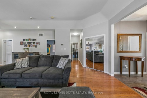 55 Chesley Street, Hamilton, ON - Indoor Photo Showing Living Room