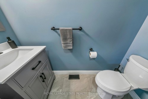 55 Chesley Street, Hamilton, ON - Indoor Photo Showing Bathroom