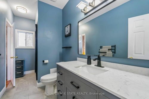 55 Chesley Street, Hamilton, ON - Indoor Photo Showing Bathroom