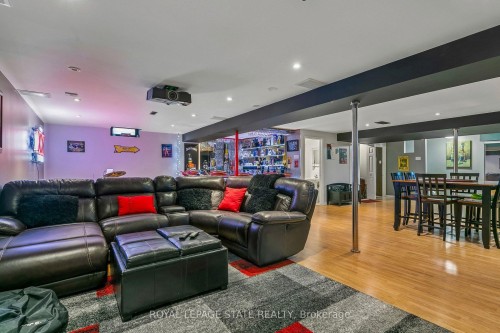 55 Chesley Street, Hamilton, ON - Indoor Photo Showing Living Room