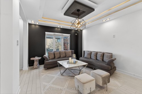 4637 James Austin Drive, Mississauga, ON - Indoor Photo Showing Living Room