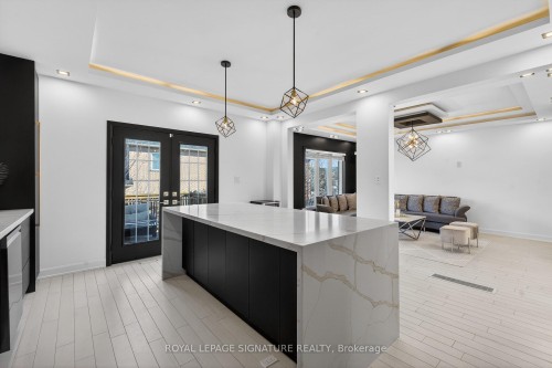 4637 James Austin Drive, Mississauga, ON - Indoor Photo Showing Kitchen