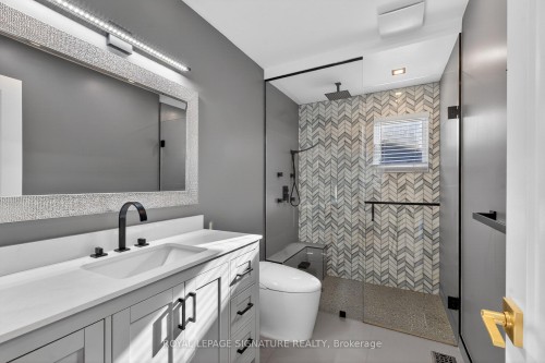 4637 James Austin Drive, Mississauga, ON - Indoor Photo Showing Bathroom
