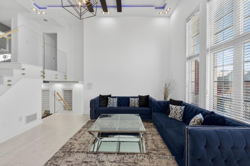 4637 James Austin Drive, Mississauga, ON - Indoor
