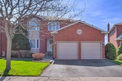 1207 Greenwood Crescent  Oakville, ON L6J 6W6