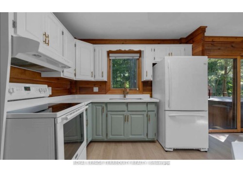 2668 Mcdonald Road, Springwater, ON - Indoor Photo Showing Kitchen