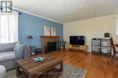 1222 Field Street, Ottawa, ON - Indoor Photo Showing Living Room With Fireplace