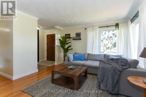 1222 Field Street, Ottawa, ON - Indoor Photo Showing Living Room