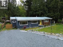 8013 CENTENNIAL DRIVE Powell River, BC V8A 0S4