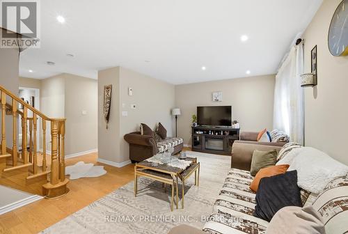 922 Hepburn Road, Milton, ON - Indoor Photo Showing Living Room