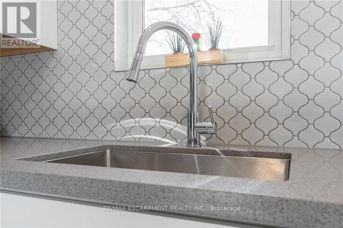 58 Sandalwood Avenue, Hamilton, ON - Indoor Photo Showing Kitchen