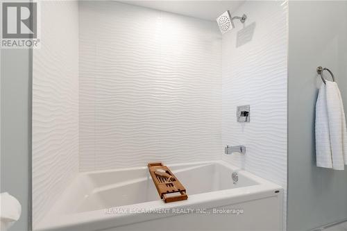 58 Sandalwood Avenue, Hamilton, ON - Indoor Photo Showing Bathroom