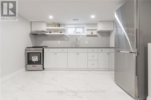 58 Sandalwood Avenue, Hamilton, ON - Indoor Photo Showing Kitchen