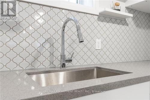58 Sandalwood Avenue, Hamilton, ON - Indoor Photo Showing Kitchen
