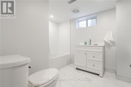 58 Sandalwood Avenue, Hamilton, ON - Indoor Photo Showing Bathroom
