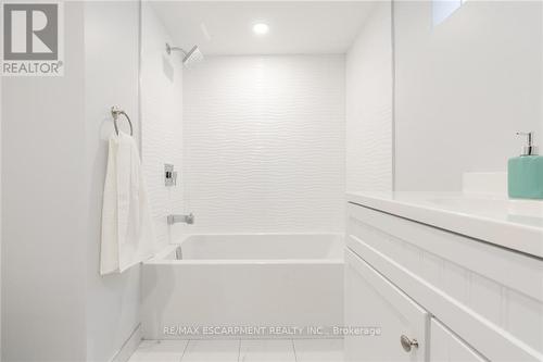 58 Sandalwood Avenue, Hamilton, ON - Indoor Photo Showing Bathroom