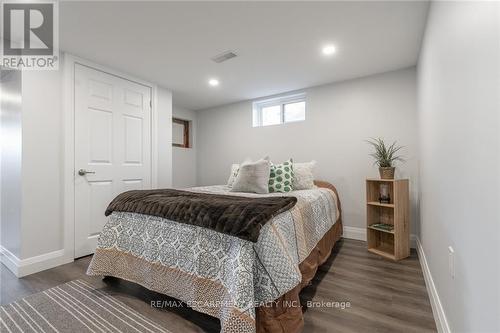 58 Sandalwood Avenue, Hamilton, ON - Indoor Photo Showing Bedroom