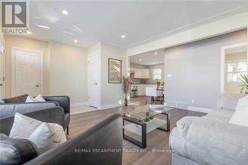 58 Sandalwood Avenue, Hamilton, ON - Indoor Photo Showing Living Room
