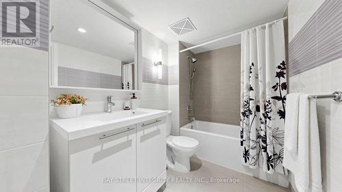 Th36 - 9 Oakburn Crescent, Toronto, ON - Indoor Photo Showing Bathroom