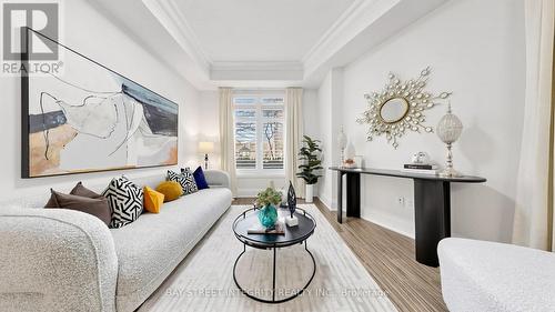 Th36 - 9 Oakburn Crescent, Toronto, ON - Indoor Photo Showing Living Room