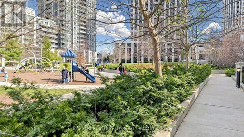 Th36 - 9 Oakburn Crescent, Toronto, ON - Outdoor