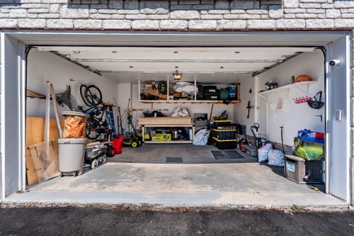 Garage - 259 Rue Mirabel, Dollard-Des-Ormeaux, QC - Indoor Photo Showing Garage