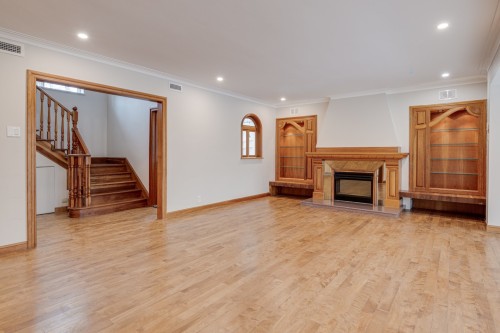 Salon - 21 Surrey Gdns, Westmount, QC - Indoor With Fireplace