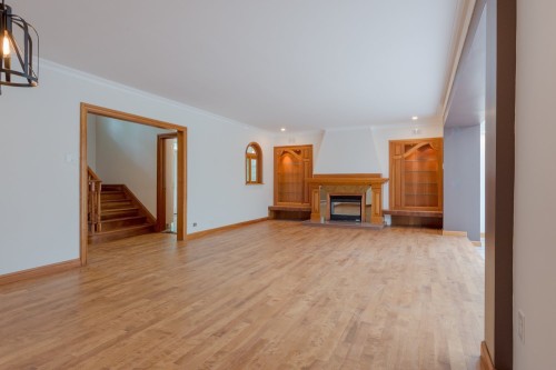 Salon - 21 Surrey Gdns, Westmount, QC - Indoor With Fireplace