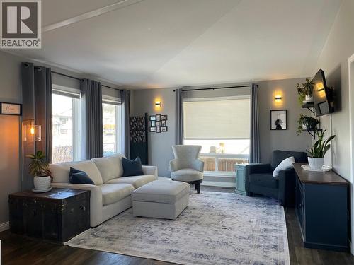 5212 Hallmark Crescent, Fort Nelson, BC - Indoor Photo Showing Living Room