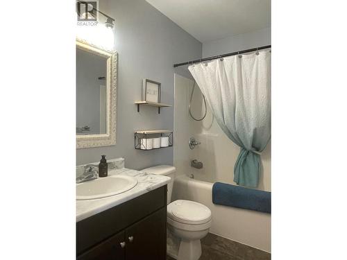 5212 Hallmark Crescent, Fort Nelson, BC - Indoor Photo Showing Bathroom