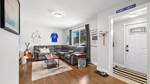 876 Rotary Drive, Kimberley, BC - Indoor Photo Showing Living Room