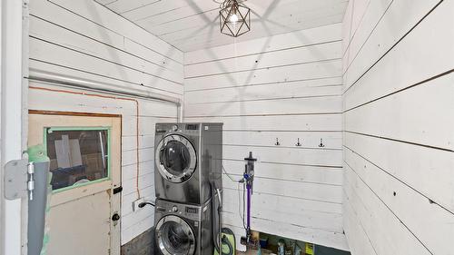 876 Rotary Drive, Kimberley, BC - Indoor Photo Showing Laundry Room