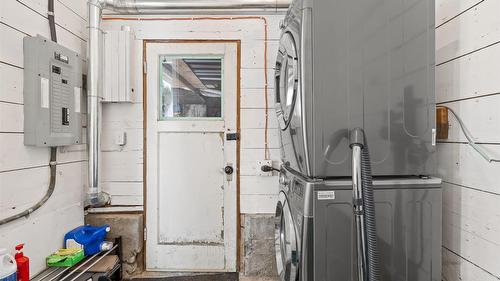876 Rotary Drive, Kimberley, BC - Indoor Photo Showing Laundry Room