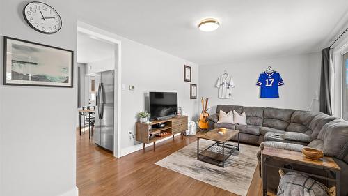 876 Rotary Drive, Kimberley, BC - Indoor Photo Showing Living Room