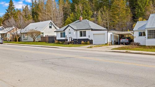 876 Rotary Drive, Kimberley, BC - Outdoor With Facade