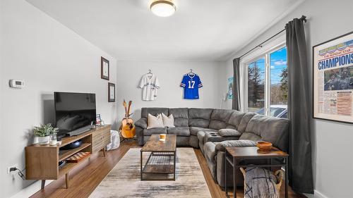 876 Rotary Drive, Kimberley, BC - Indoor Photo Showing Living Room