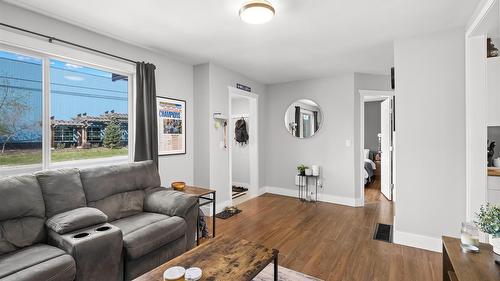 876 Rotary Drive, Kimberley, BC - Indoor Photo Showing Living Room
