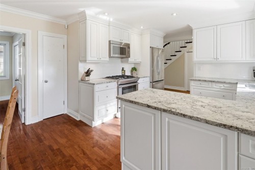 4104 Longview Dr, Saanich, BC 