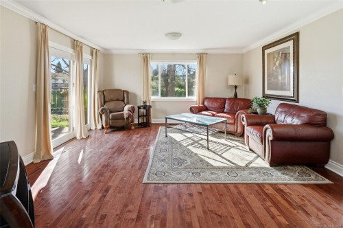 4104 Longview Dr, Saanich, BC 