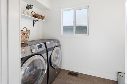 4104 Longview Dr, Saanich, BC 