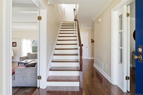 4104 Longview Dr, Saanich, BC 