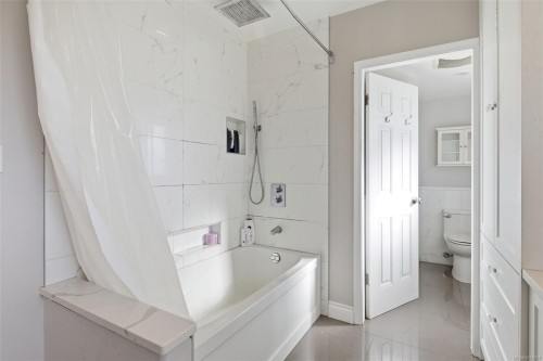 4104 Longview Dr, Saanich, BC 