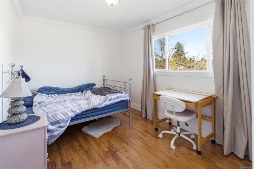 4104 Longview Dr, Saanich, BC 