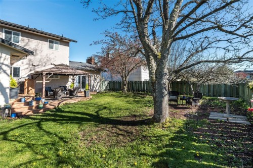 4104 Longview Dr, Saanich, BC 