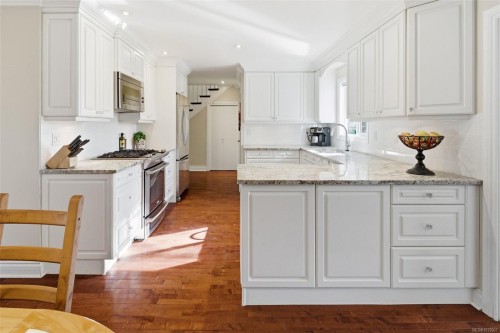 4104 Longview Dr, Saanich, BC 