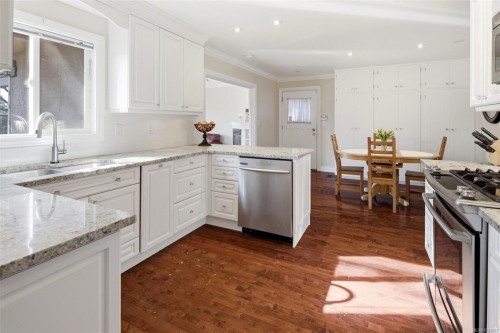 4104 Longview Dr, Saanich, BC 